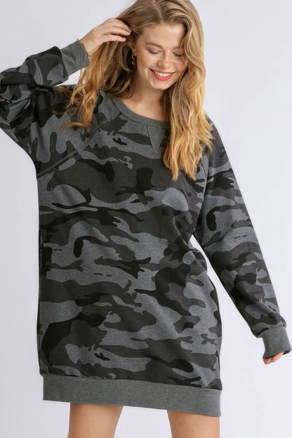 Minivestido con estampado de camuflaje de tamaño completo
