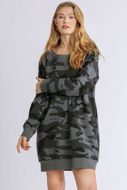 Minivestido con estampado de camuflaje de tamaño completo